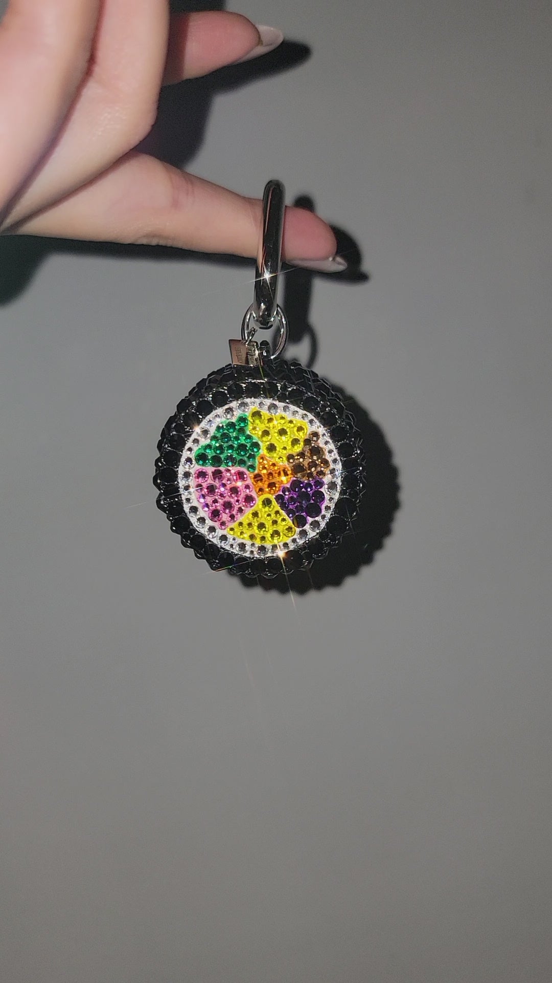 Video of Gimbap Slice Bag Charm being rotated